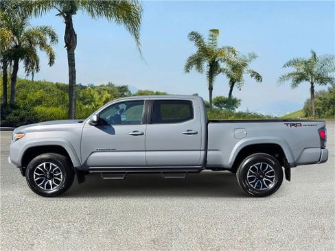 Used 2021 Toyota Tacoma TRD Sport w/ Technology Package image 2