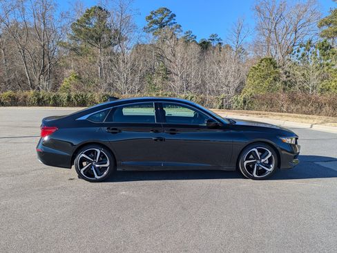 Used 2022 Honda Accord Sport image 4