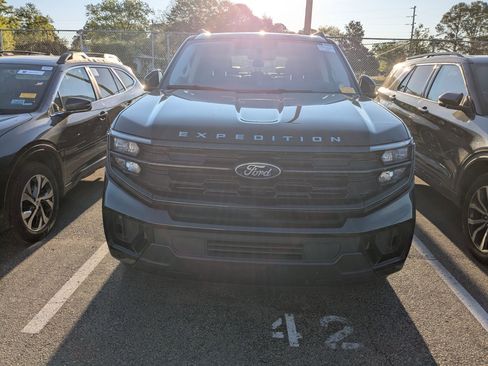 Used 2025 Ford Expedition Max Active image 3
