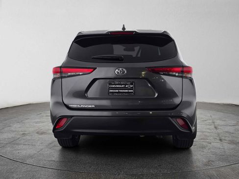 Used 2020 Toyota Highlander L FWD image 4
