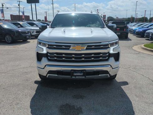 Used 2024 Chevrolet Silverado 1500 LTZ AWD/4WD image 3