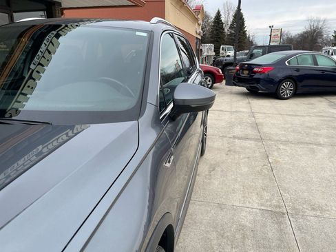 Used 2021 Volkswagen Tiguan SEL Premium R-Line image 3