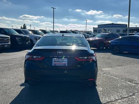 Used 2023 Toyota Camry SE image 4