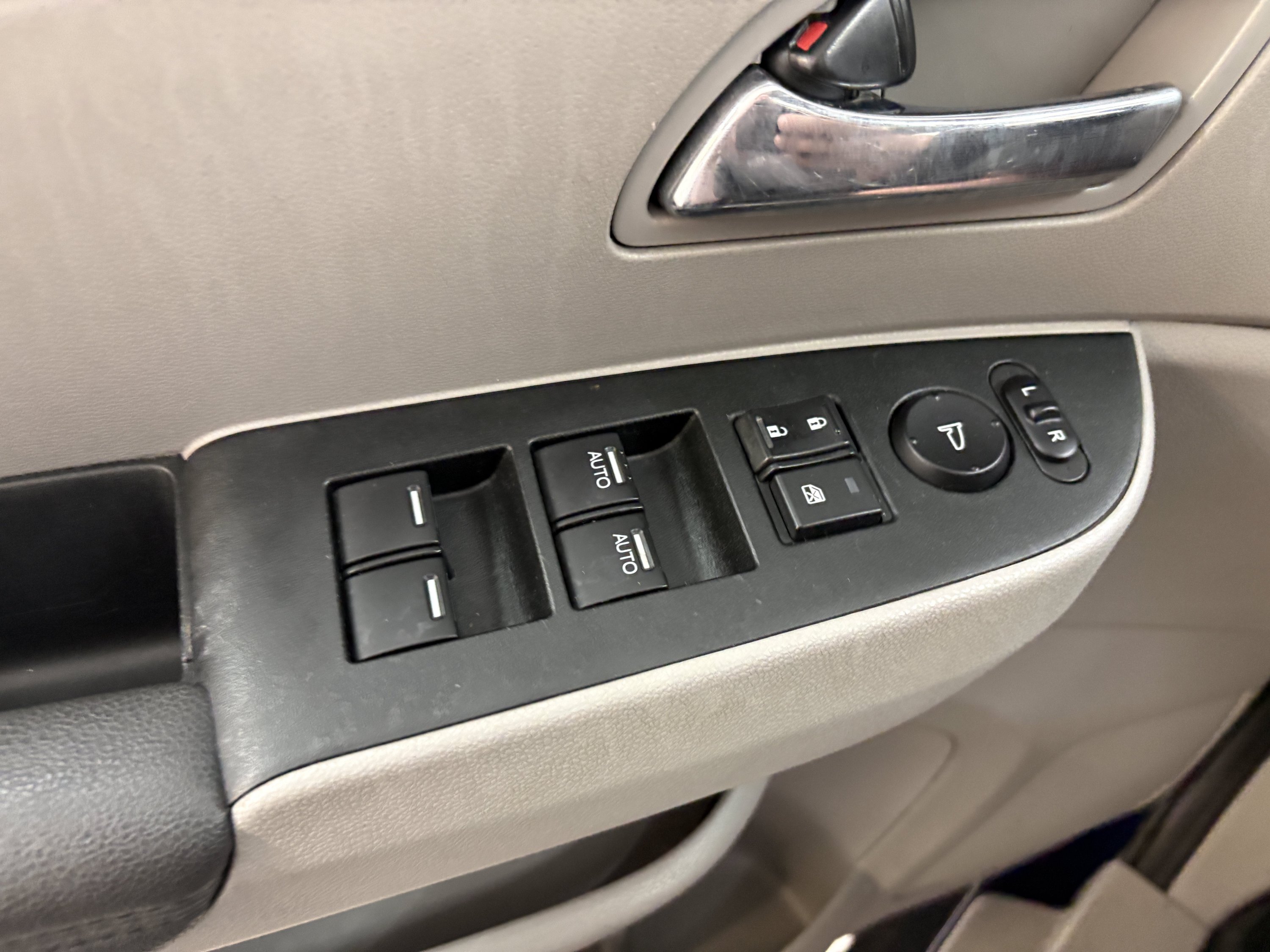 Used 2015 Honda Odyssey EX-L image 30