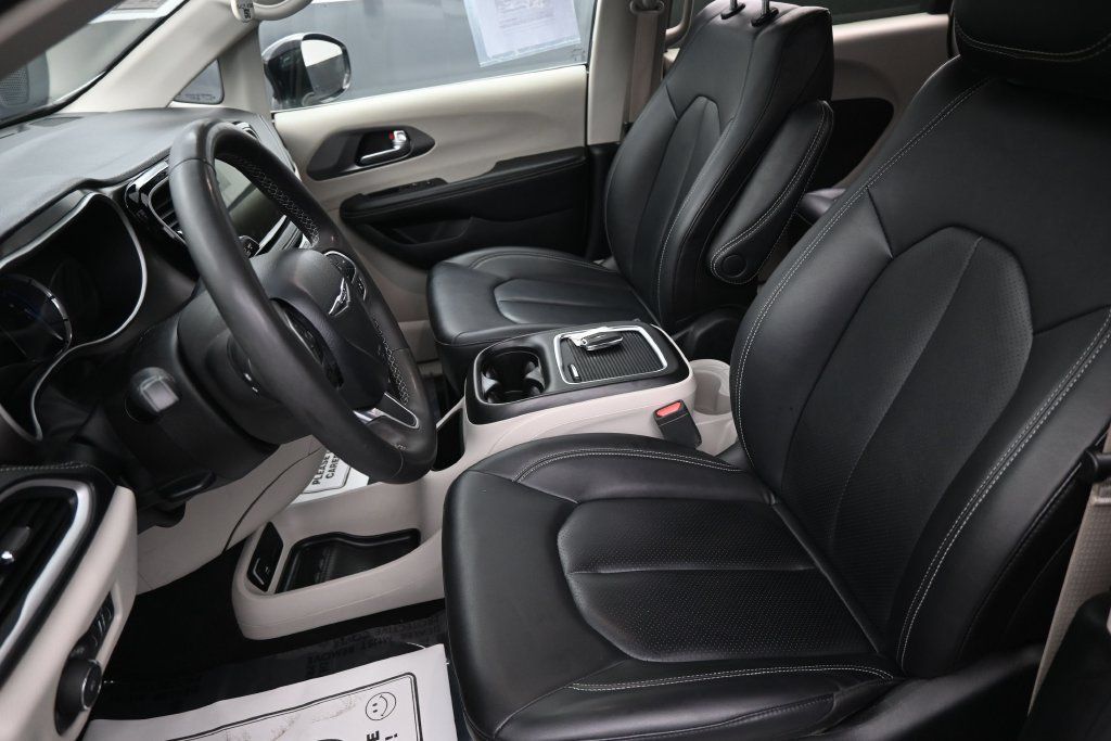 Used 2024 Chrysler Pacifica Limited FWD image 24