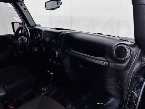 Used 2018 Jeep Wrangler Unlimited Sport w/ Connectivity Group AWD/4WD image 25