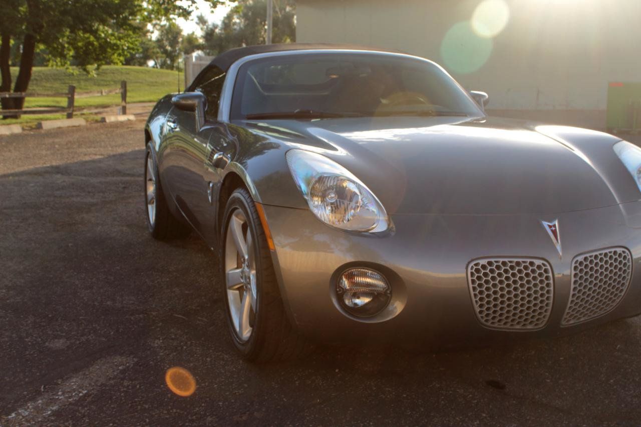 Used 2007 Pontiac Solstice Convertible w/ Premium Package RWD image 8