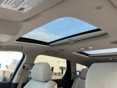 Used 2023 Buick Enclave Avenir w/ Avenir Technology Package FWD image 9