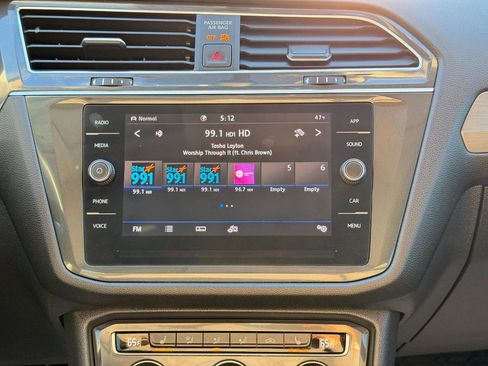 Used 2020 Volkswagen Tiguan SE w/ Panoramic Sunroof Package image 55