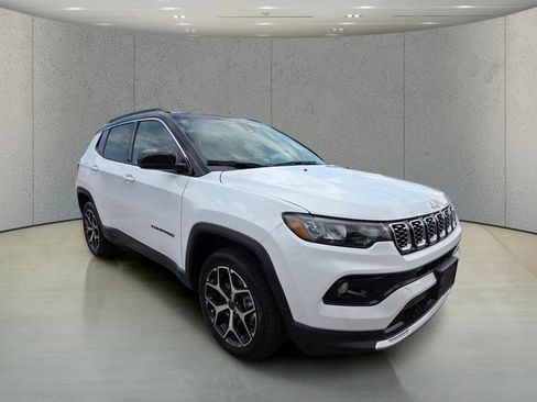 Used 2025 Jeep Compass Limited AWD/4WD image 7