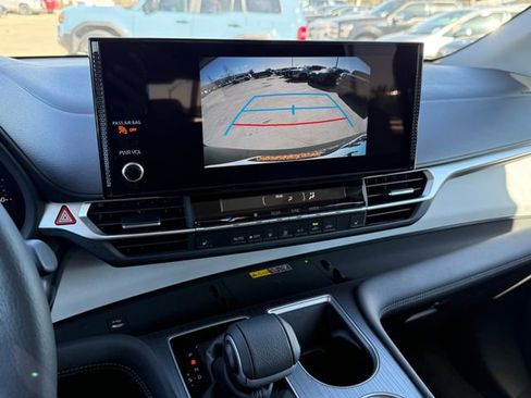 Used 2025 Toyota Sienna XLE image 22