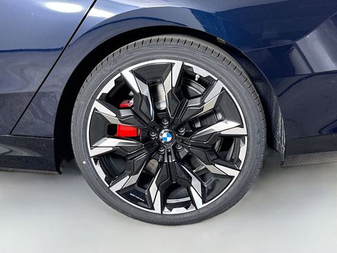 New 2026 BMW 550e xDrive AWD/4WD image 33