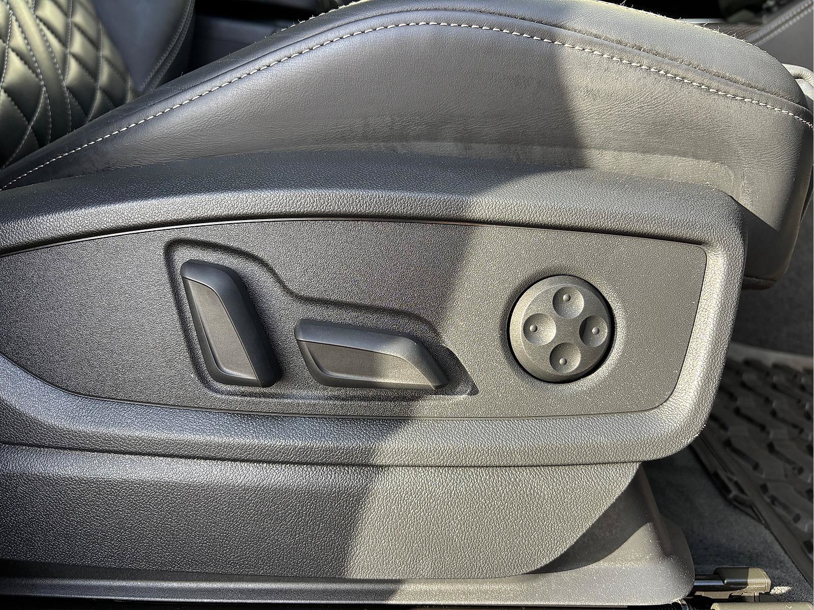 Used 2024 Audi SQ5 Prestige AWD/4WD image 37
