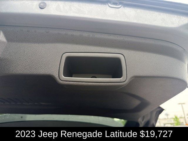 Used 2023 Jeep Renegade Latitude AWD/4WD image 28