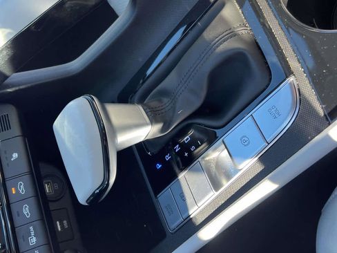 Used 2023 Hyundai Elantra Limited image 20