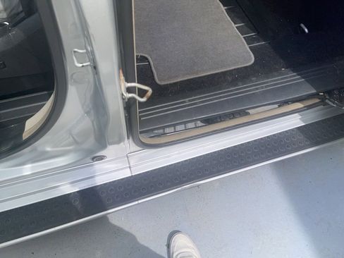 Used 2011 Chrysler Town & Country Touring image 4