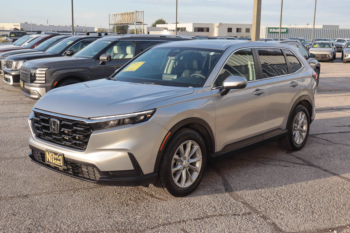 Used 2025 Honda CR-V EX image 3