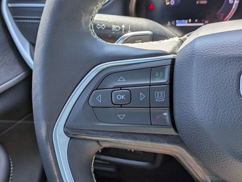 Used 2025 Jeep Grand Cherokee Limited AWD/4WD image 17