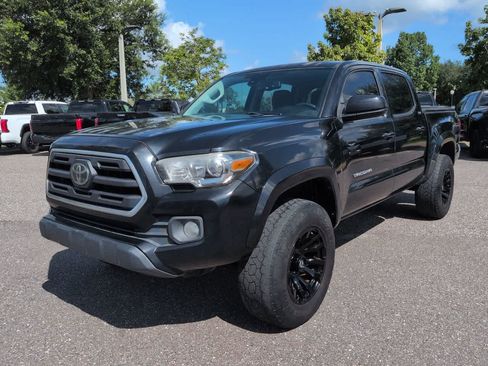Used 2018 Toyota Tacoma SR5 AWD/4WD image 2