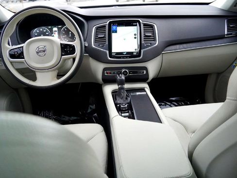 Used 2020 Volvo XC90 T5 Momentum w/ Protection Package Premier image 24