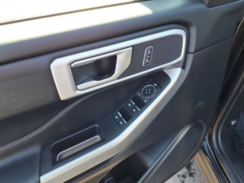 Used 2022 Ford Explorer XLT image 17