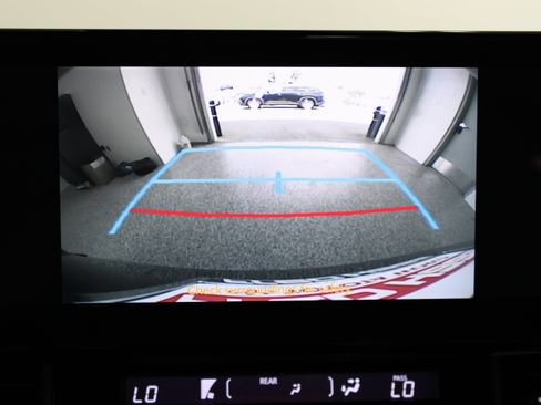 Certified 2025 Toyota Sienna XLE Woodland Edition AWD/4WD image 21