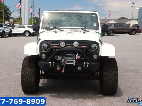Used 2016 Jeep Wrangler Unlimited Sahara AWD/4WD image 2