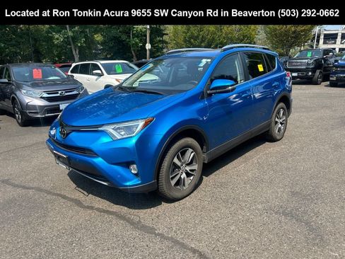 Used 2017 Toyota RAV4 XLE AWD/4WD image 8
