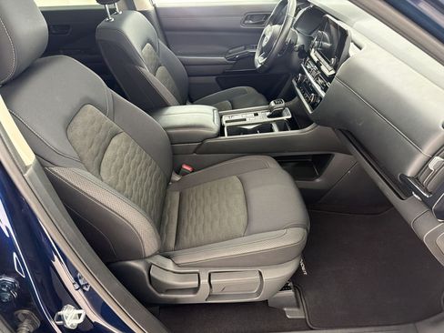Used 2025 Nissan Pathfinder SV FWD image 22