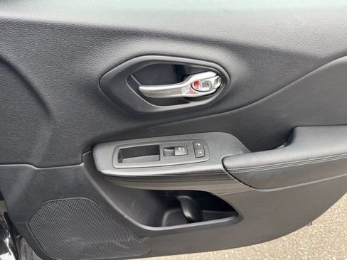 Used 2016 Jeep Cherokee Limited image 30