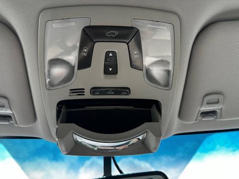 Used 2017 Toyota Sienna XLE Premium FWD image 23