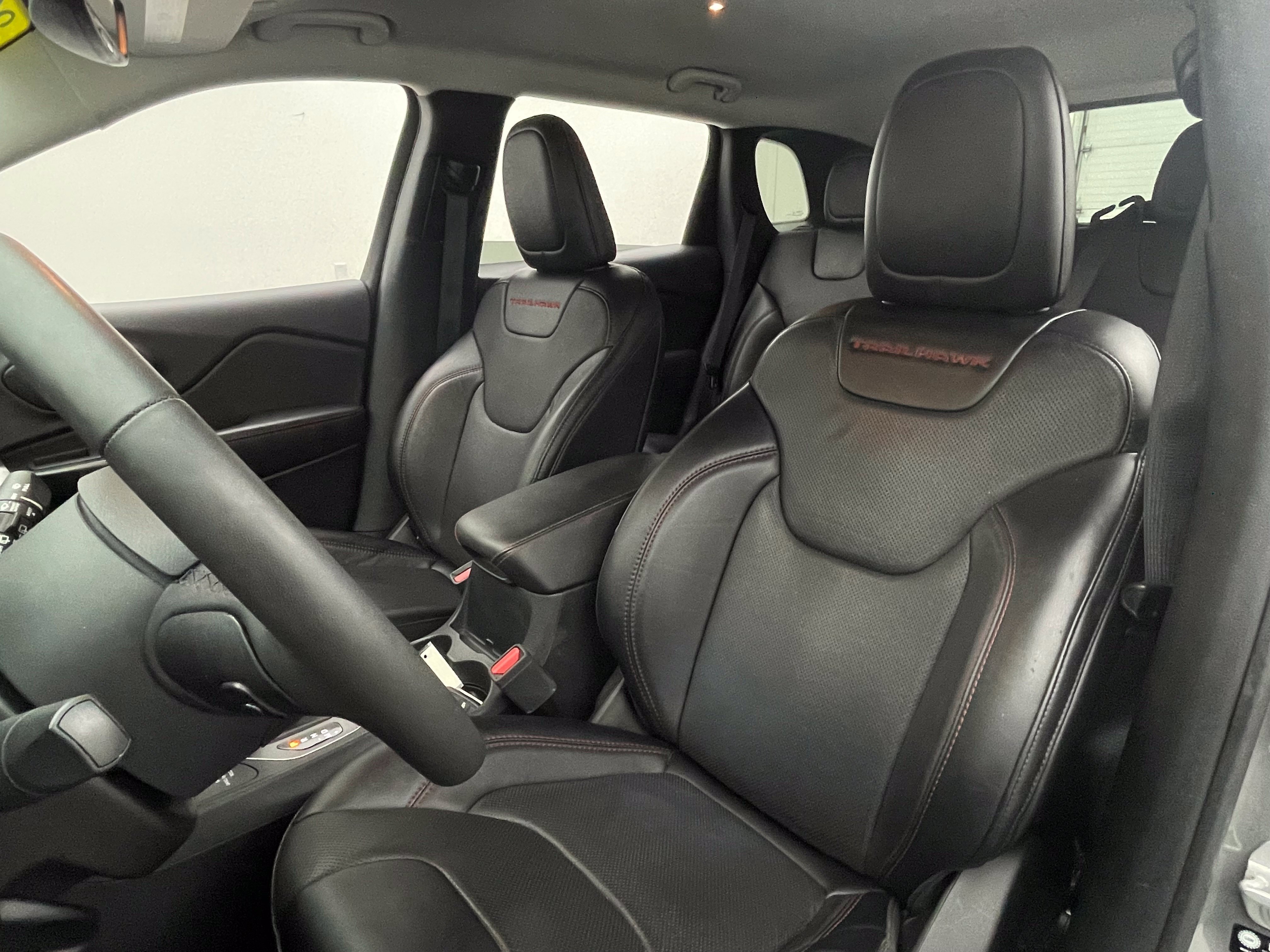 Used 2022 Jeep Cherokee Trailhawk w/ Premium Leather Package AWD/4WD image 18
