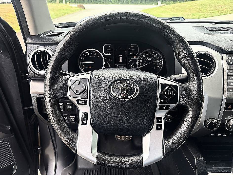 Used 2020 Toyota Tundra SR5 w/ SR5 Convenience Package AWD/4WD image 16