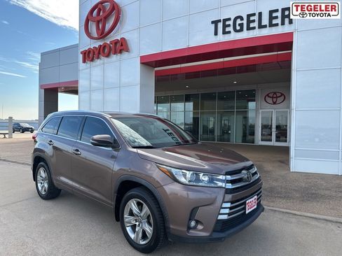 Used 2019 Toyota Highlander Limited image 1
