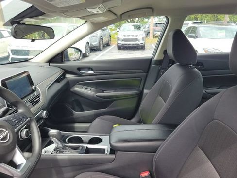 Used 2024 Nissan Altima 2.5 SV FWD image 16