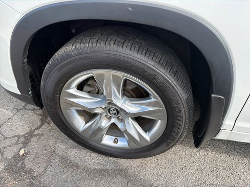 Used 2019 Toyota Highlander Limited image 15