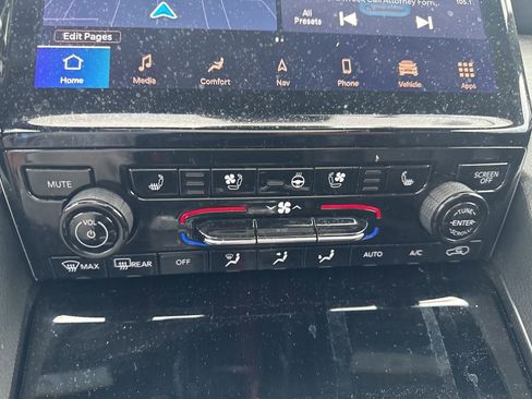 Used 2024 Jeep Grand Cherokee L Limited w/ Luxury Tech Group II image 15