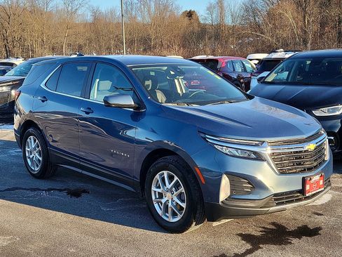 Used 2024 Chevrolet Equinox LT image 3