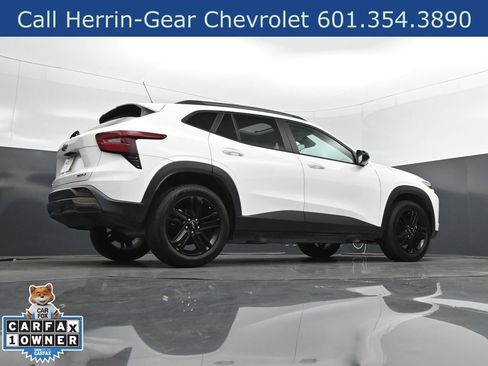 Used 2025 Chevrolet Trax ACTIV w/ Sunroof Package FWD image 41