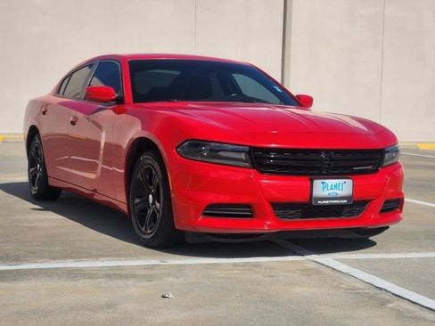 Used 2021 Dodge Charger SXT w/ Leather Interior Group RWD image 3
