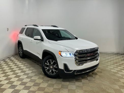 Used 2023 GMC Acadia SLE w/ Driver Convenience Package image 3