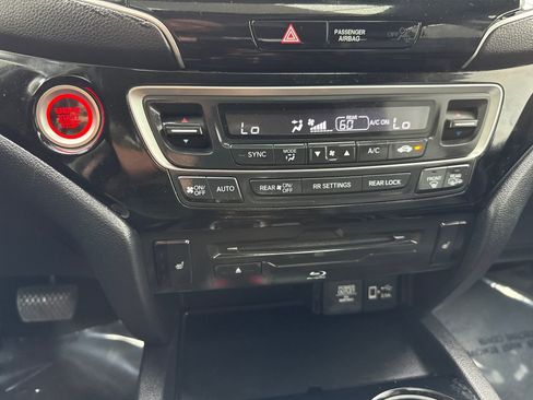 Used 2019 Honda Pilot Touring image 29