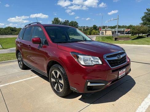 Used 2017 Subaru Forester 2.5i Premium w/ All-Weather Package AWD/4WD image 4