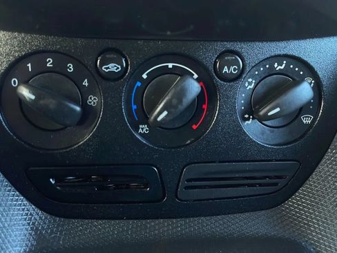 Used 2016 Ford Transit Connect XL FWD image 19