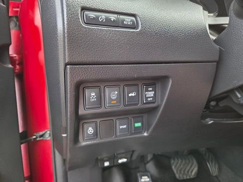 Used 2017 Nissan Rogue SV w/ SV Premium Package image 27