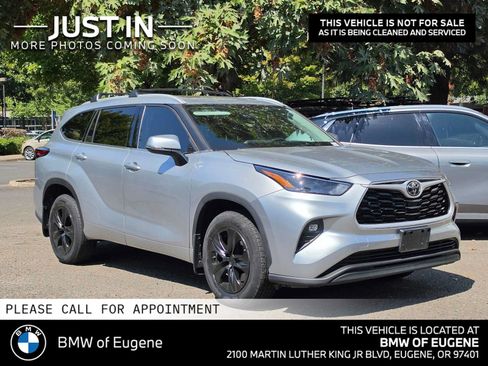 Used 2022 Toyota Highlander XLE AWD/4WD image 1