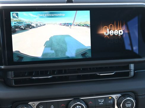 New 2025 Jeep Gladiator Sport image 17