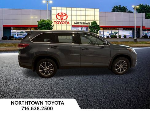 Used 2019 Toyota Highlander XLE w/ Protection Package #3 AWD/4WD image 28