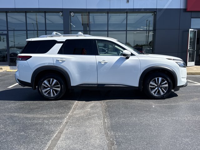 Certified 2025 Nissan Pathfinder SL w/ Cargo Package AWD/4WD image 2