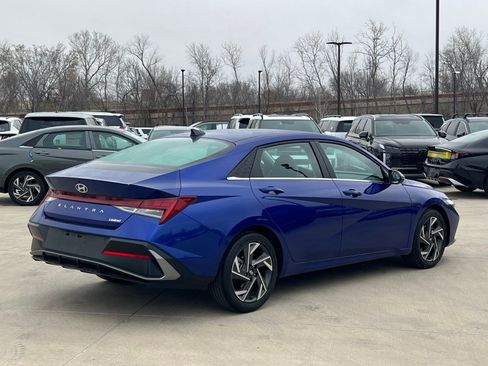 Certified 2025 Hyundai Elantra Limited image 12